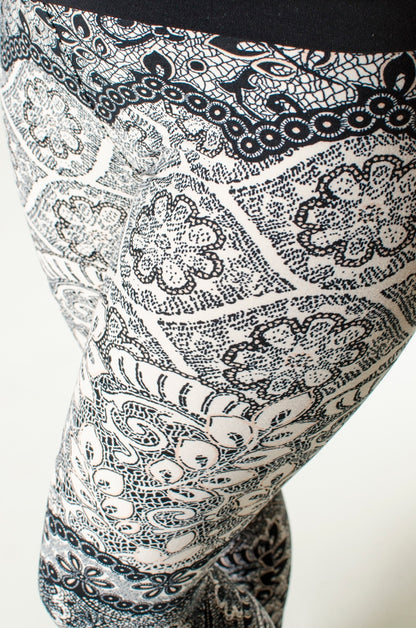 Chantilly Lace leggings - SweetLegs